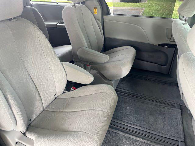 2014 Toyota Sienna LE 7 Passenger