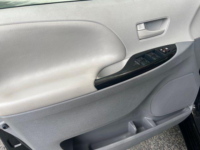 2014 Toyota Sienna LE 7 Passenger