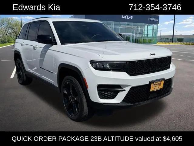 2023 Jeep Grand Cherokee Altitude 4x4 for sale in Council Bluffs, IA
