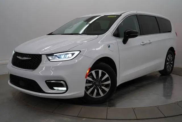 2024 Chrysler Pacifica Hybrid Select for sale in Gorham, NH