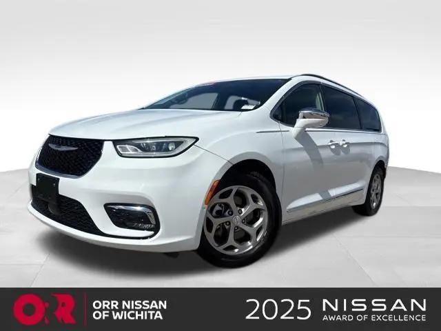 2022 Chrysler Pacifica Limited for sale in Wichita, KS