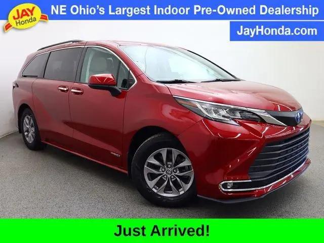 2021 Toyota Sienna XLE for sale in Bedford, OH
