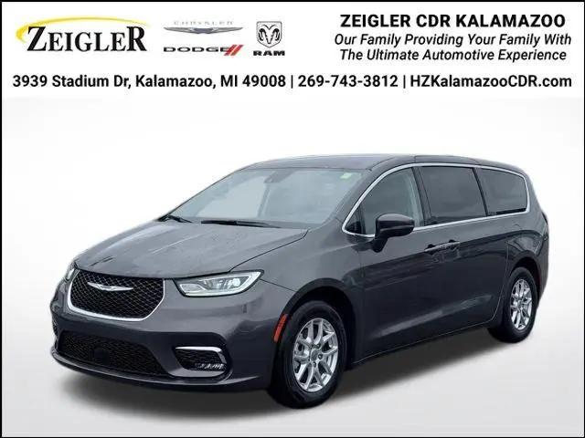 2023 Chrysler Pacifica Touring L for sale in Kalamazoo, MI