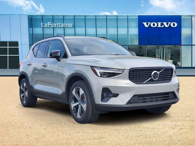 2026 Volvo XC40 Plus, B5 AWD Gas (mild hybrid), Dark