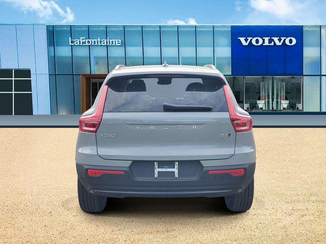 2026 Volvo XC40 Plus, B5 AWD Gas (mild hybrid), Dark