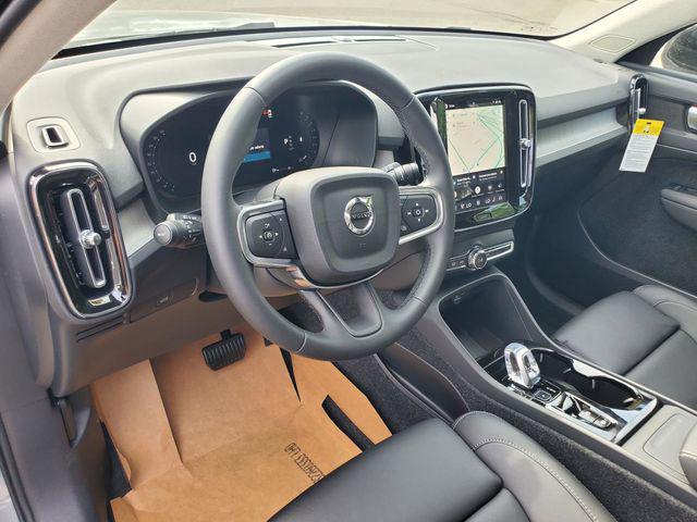 2026 Volvo XC40 Plus, B5 AWD Gas (mild hybrid), Dark