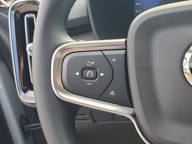 2026 Volvo XC40 Plus, B5 AWD Gas (mild hybrid), Dark