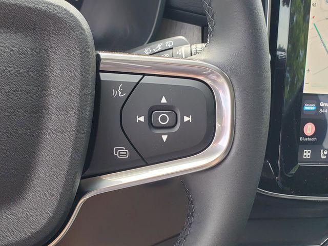 2026 Volvo XC40 Plus, B5 AWD Gas (mild hybrid), Dark