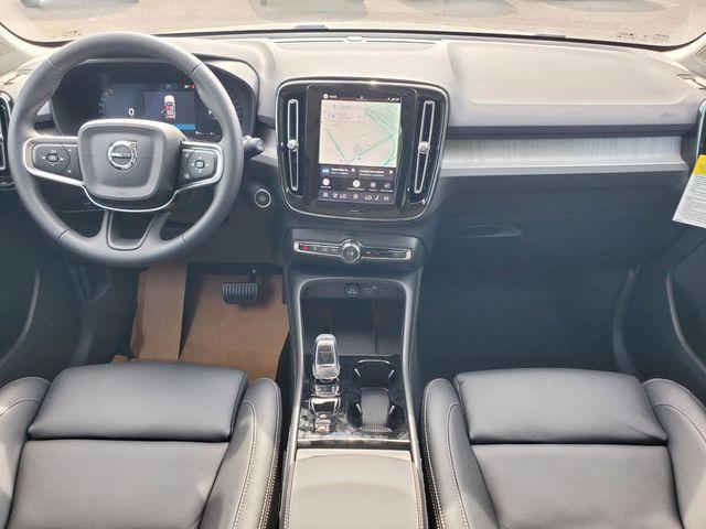 2026 Volvo XC40 Plus, B5 AWD Gas (mild hybrid), Dark