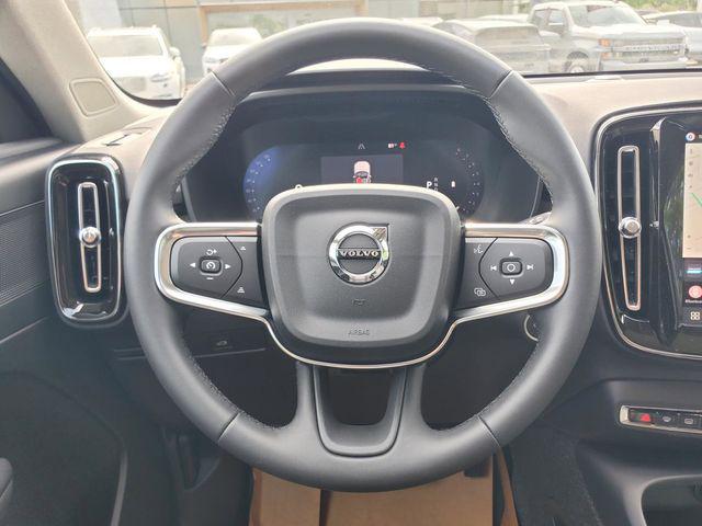 2026 Volvo XC40 Plus, B5 AWD Gas (mild hybrid), Dark