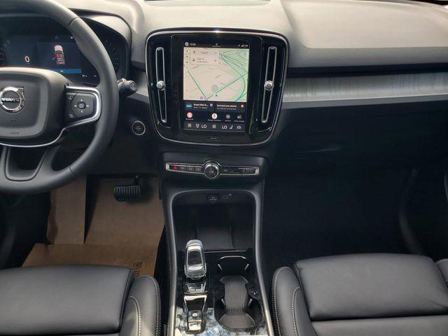 2026 Volvo XC40 Plus, B5 AWD Gas (mild hybrid), Dark