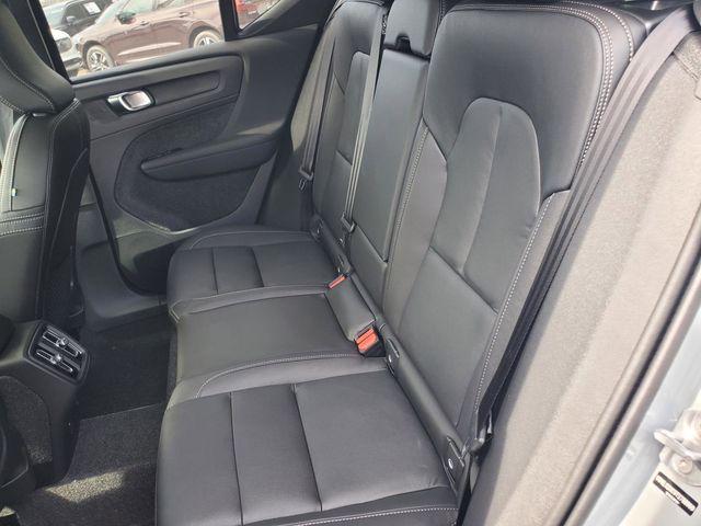 2026 Volvo XC40 Plus, B5 AWD Gas (mild hybrid), Dark