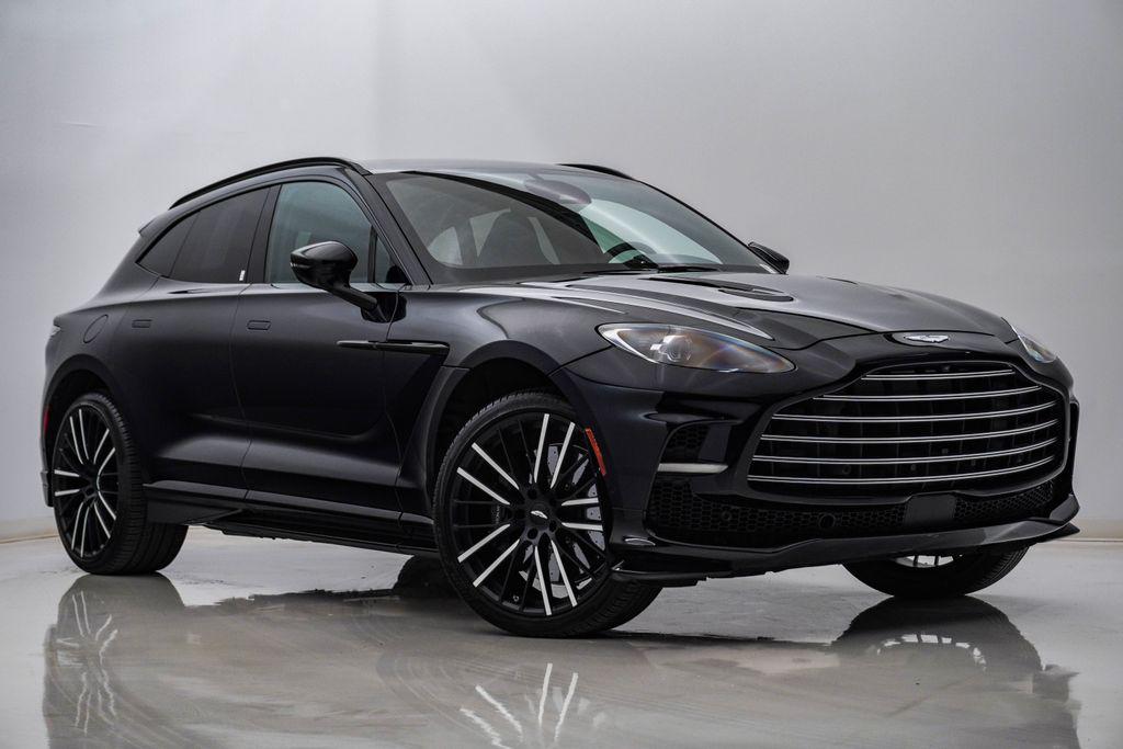 2025 Aston Martin DBX
