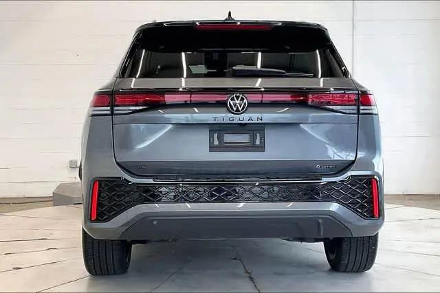 2025 Volkswagen Tiguan 2.0T SE R-Line Black