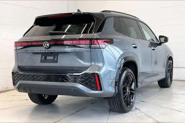 2025 Volkswagen Tiguan 2.0T SE R-Line Black
