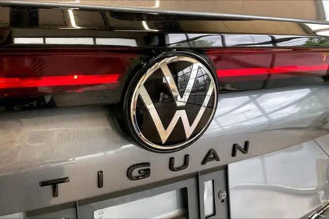 2025 Volkswagen Tiguan 2.0T SE R-Line Black
