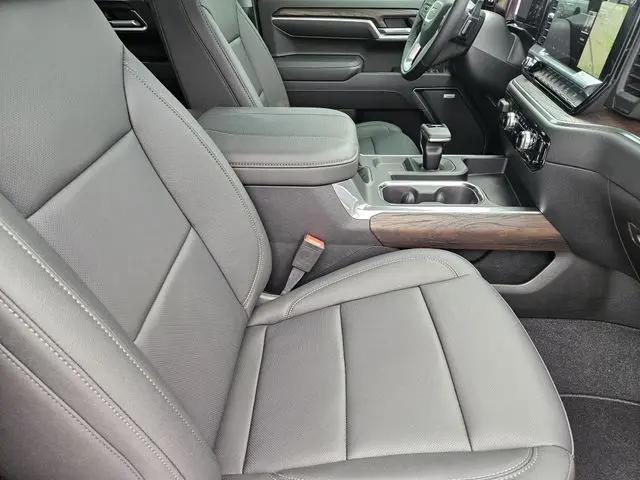 2026 GMC Sierra 1500 Crew Cab, Short Bed, SLT, 4WD