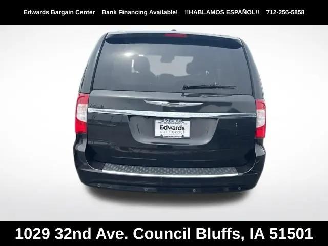 2016 Chrysler Town & Country Touring-L