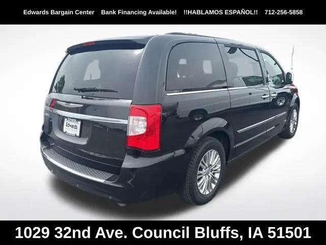 2016 Chrysler Town & Country Touring-L