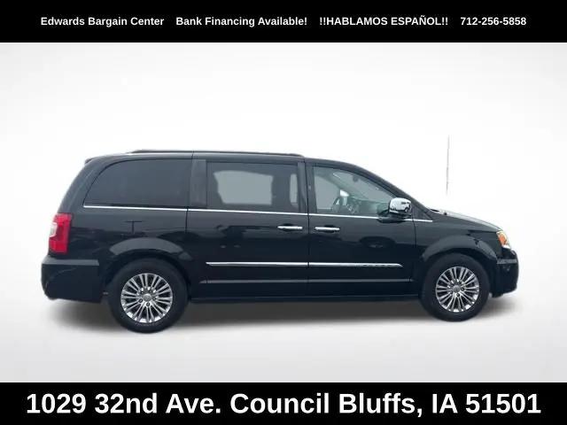 2016 Chrysler Town & Country Touring-L
