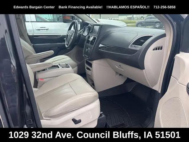 2016 Chrysler Town & Country Touring-L