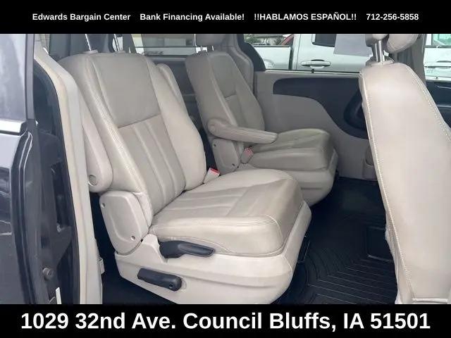 2016 Chrysler Town & Country Touring-L