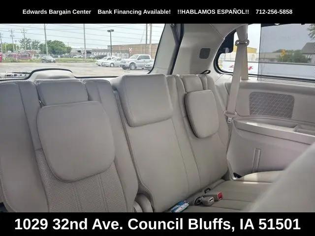 2016 Chrysler Town & Country Touring-L
