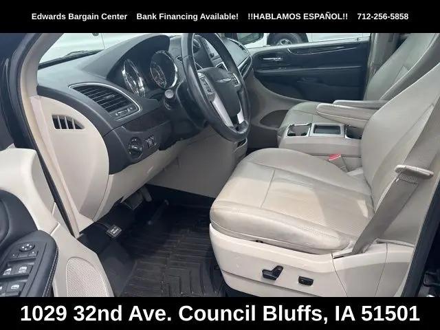 2016 Chrysler Town & Country Touring-L