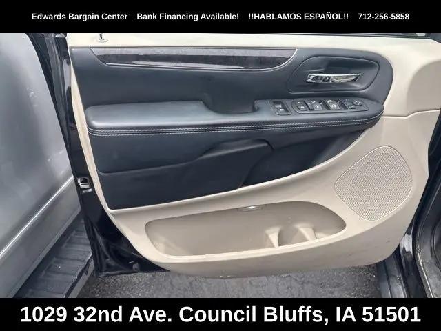 2016 Chrysler Town & Country Touring-L