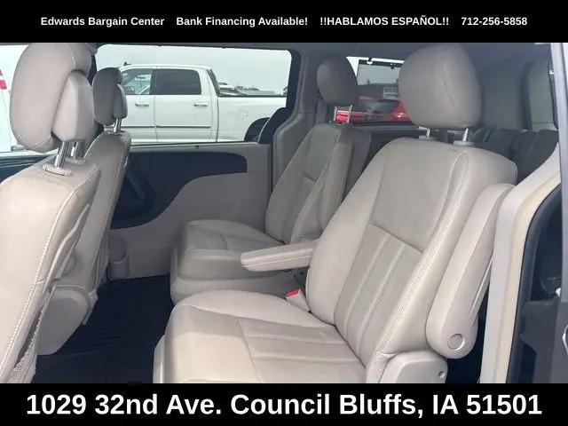 2016 Chrysler Town & Country Touring-L