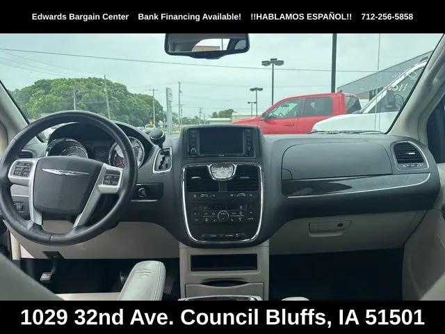 2016 Chrysler Town & Country Touring-L