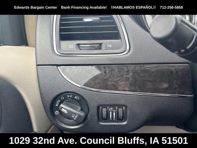 2016 Chrysler Town & Country Touring-L