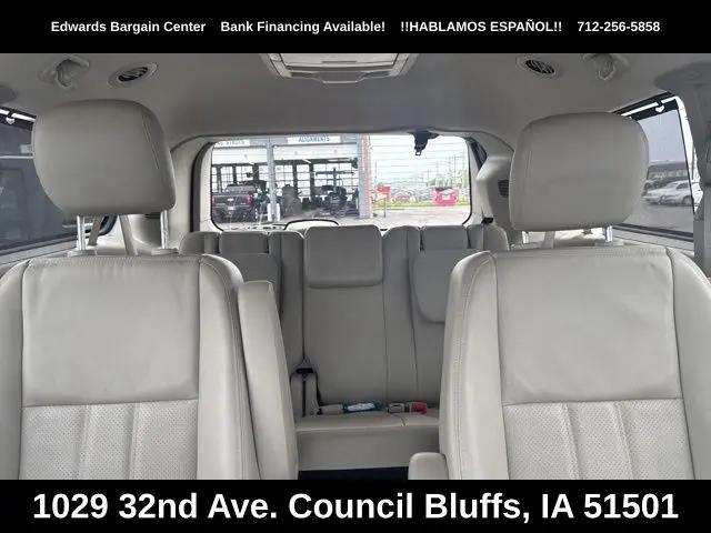 2016 Chrysler Town & Country Touring-L