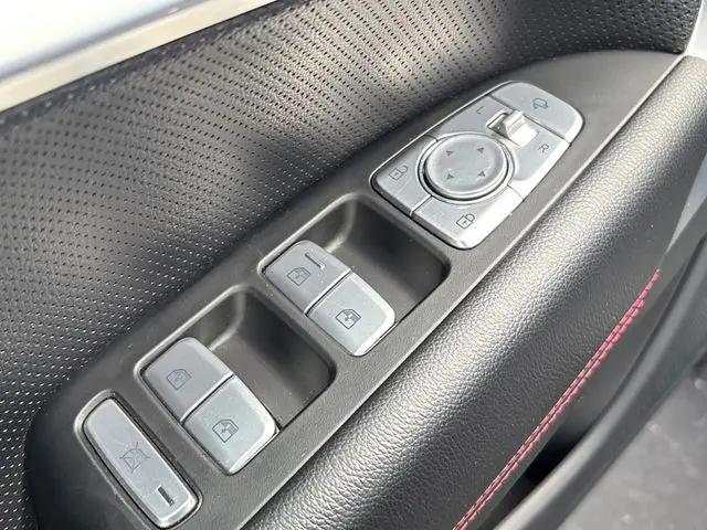 2023 Genesis G70 2.0T RWD