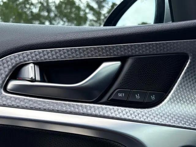 2023 Genesis G70 2.0T RWD