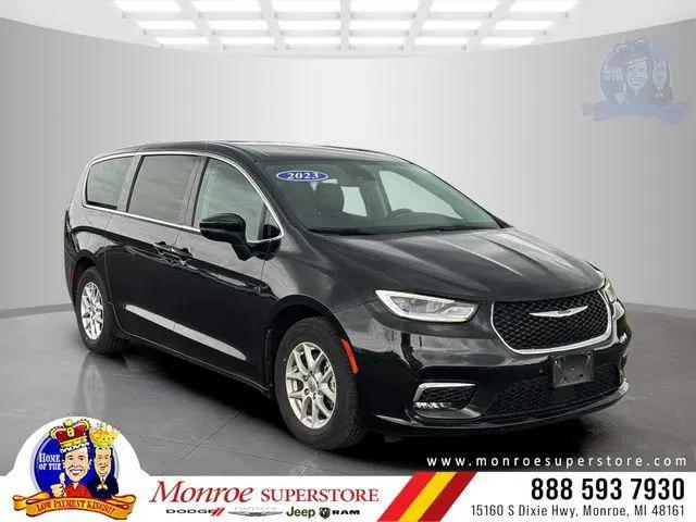 2023 Chrysler Pacifica Touring L for sale in Monroe, MI