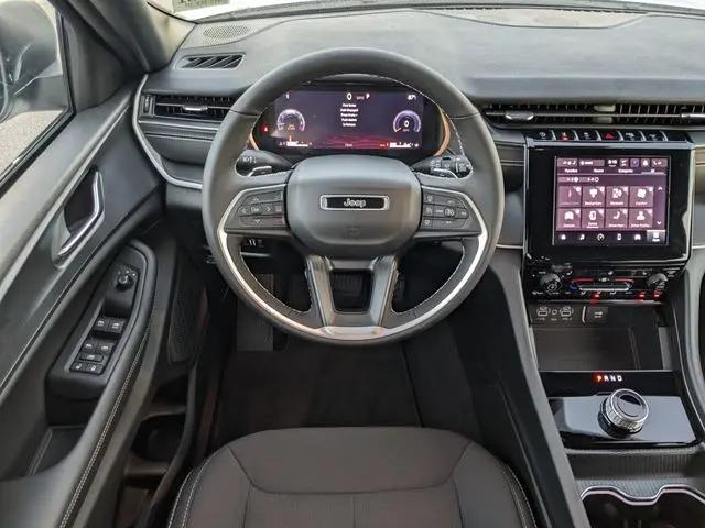 2026 Jeep Grand Cherokee L Altitude 4x2