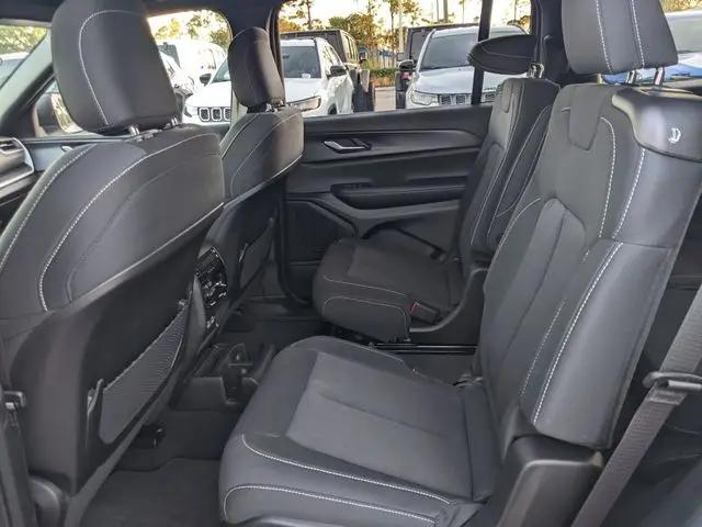 2026 Jeep Grand Cherokee L Altitude 4x2