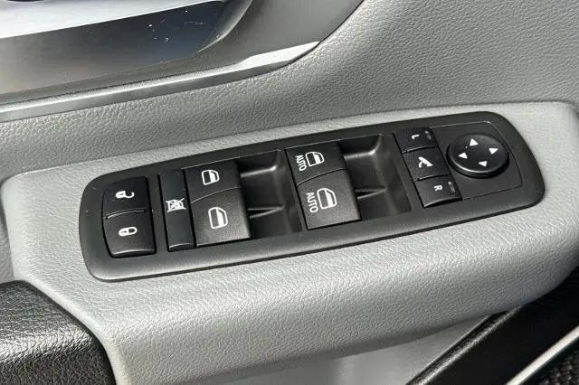 2020 Ram 1500 Big Horn Crew Cab 4x4 5'7" Box