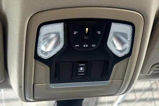 2020 Ram 1500 Big Horn Crew Cab 4x4 5'7" Box