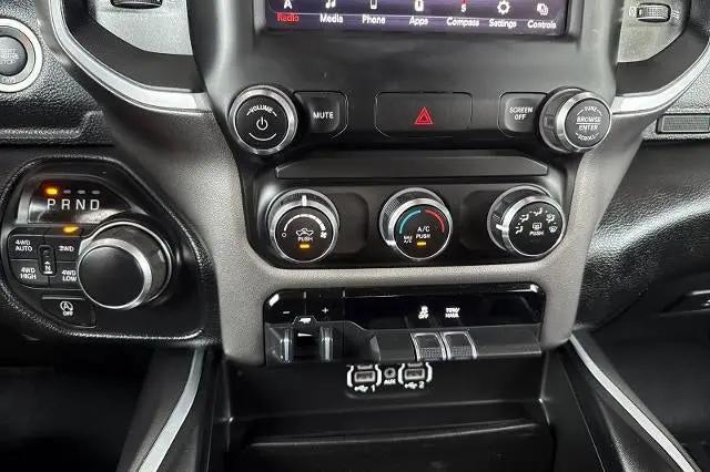 2020 Ram 1500 Big Horn Crew Cab 4x4 5'7" Box