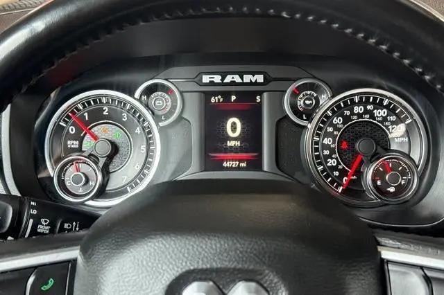 2020 Ram 1500 Big Horn Crew Cab 4x4 5'7" Box