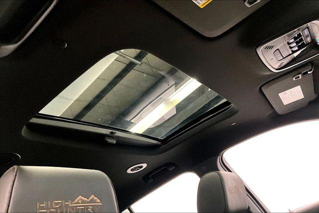 2023 Chevrolet Traverse FWD High Country
