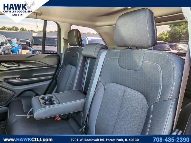 2023 Jeep Grand Cherokee Laredo 4x4