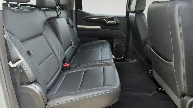 2025 GMC Sierra 1500 4WD Crew Cab Short Box SLT