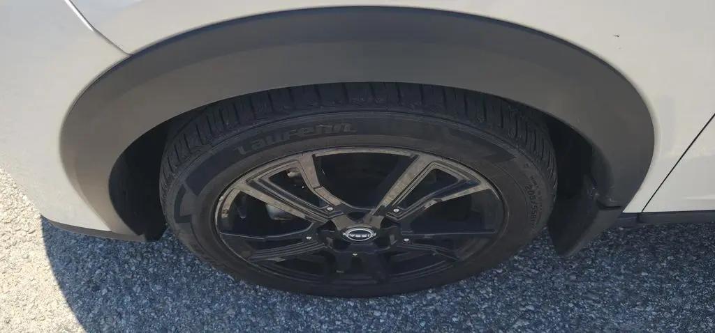 2023 Nissan Kicks SV Xtronic CVT