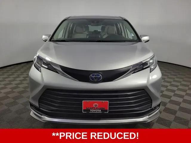 2022 Toyota Sienna LE
