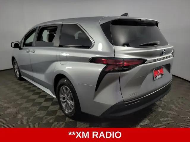 2022 Toyota Sienna LE