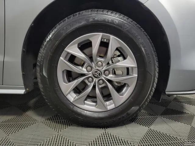 2022 Toyota Sienna LE