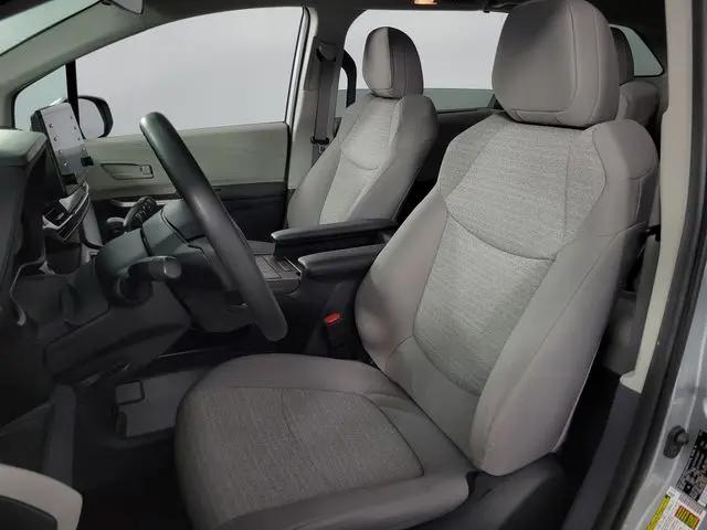2022 Toyota Sienna LE
